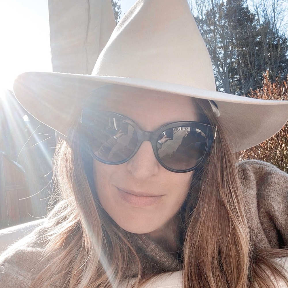 Meet your Posher, Laura